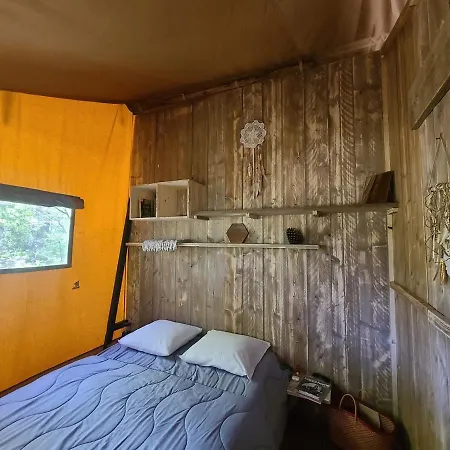 מלון Camping L'hirondelle Drome