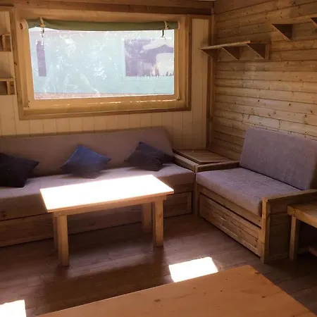 Camping L'hirondelle Drome מלון Menglon