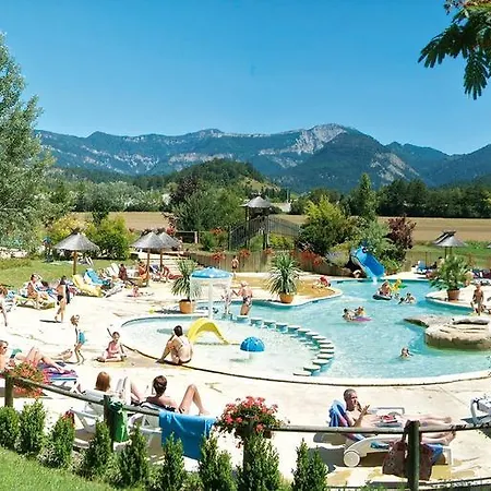 Camping L'hirondelle Drome מלון Menglon