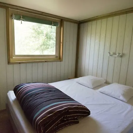 Camping L'hirondelle Drome מלון 4*