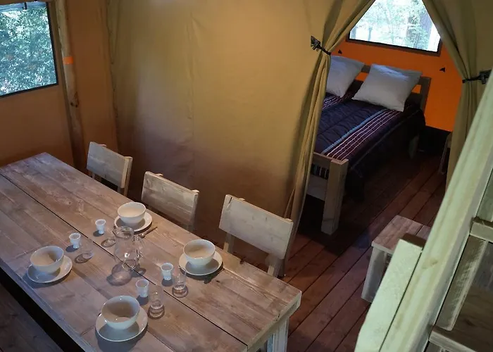Camping L'hirondelle Hotel 4*