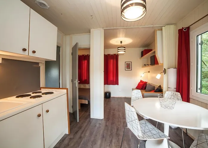 Hotel Camping L'hirondelle 4*
