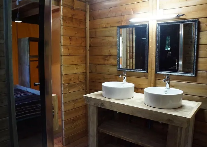 Camping L'hirondelle Hotel